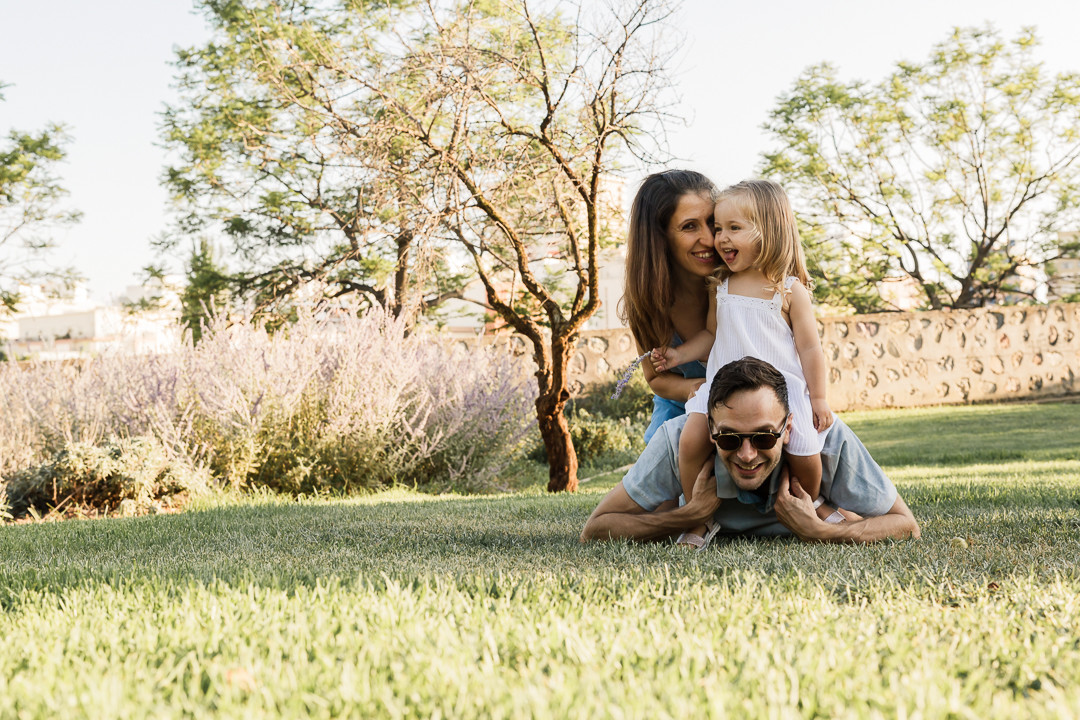 Fotos infantiles en espacios abiertos - Exterior familia MIRAMEQUETEVEO  HD -3073