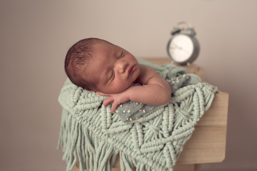 FARUK EN MESITA DE NOCHE